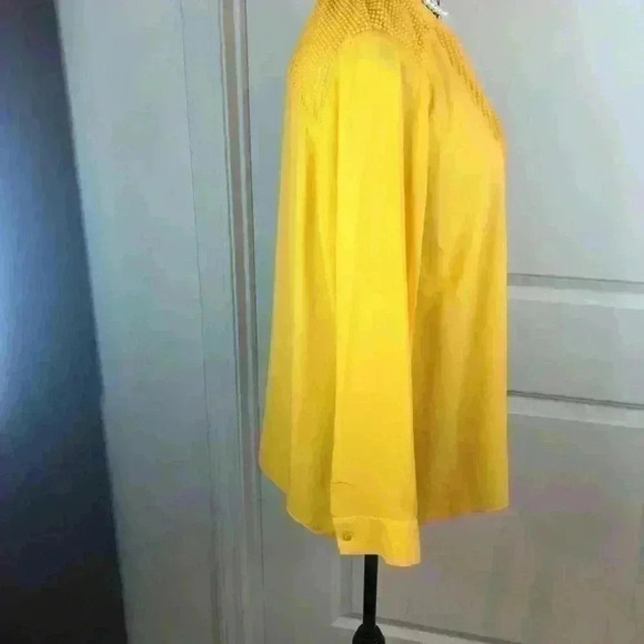 Talbots Woman Petites XP Blouse Butter Yellow Embroidered front L/S NWOT - Picture 4 of 6